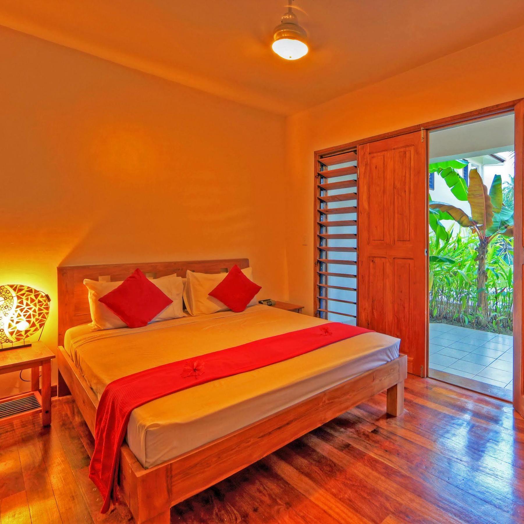 Tropicana Lagoon Apartments Port Vila Esterno foto