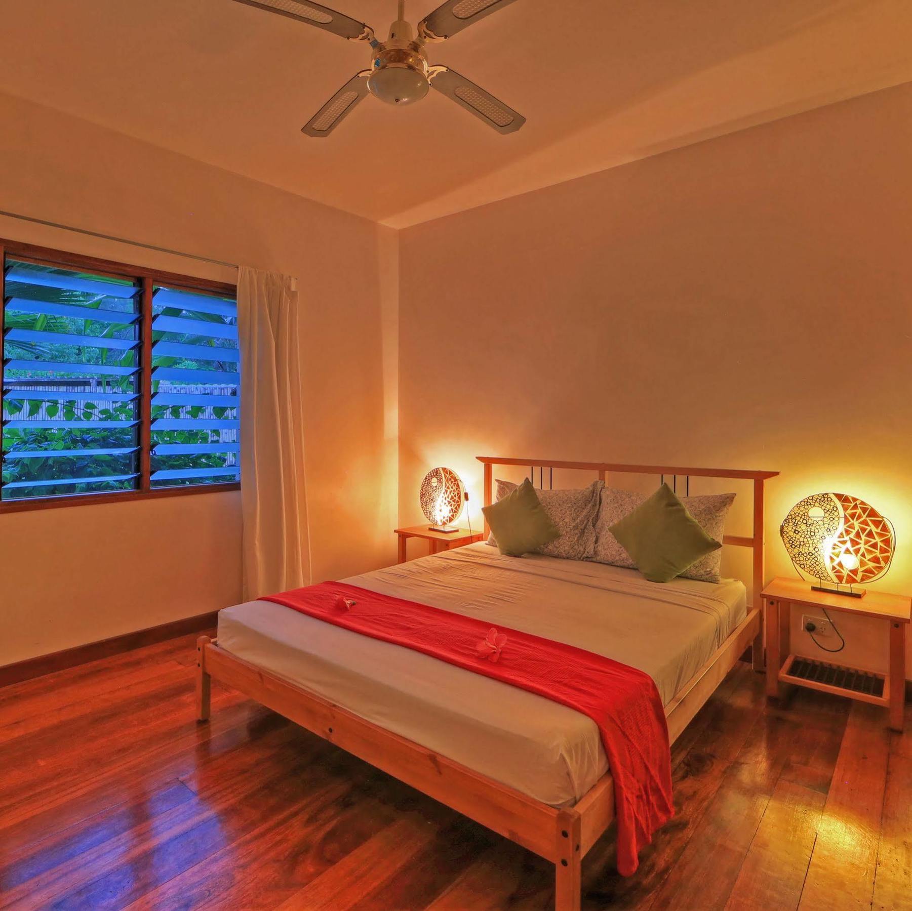 Tropicana Lagoon Apartments Port Vila Esterno foto